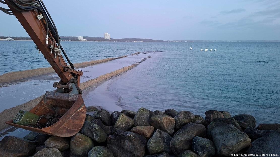 Как спасали кита у берегов Германии